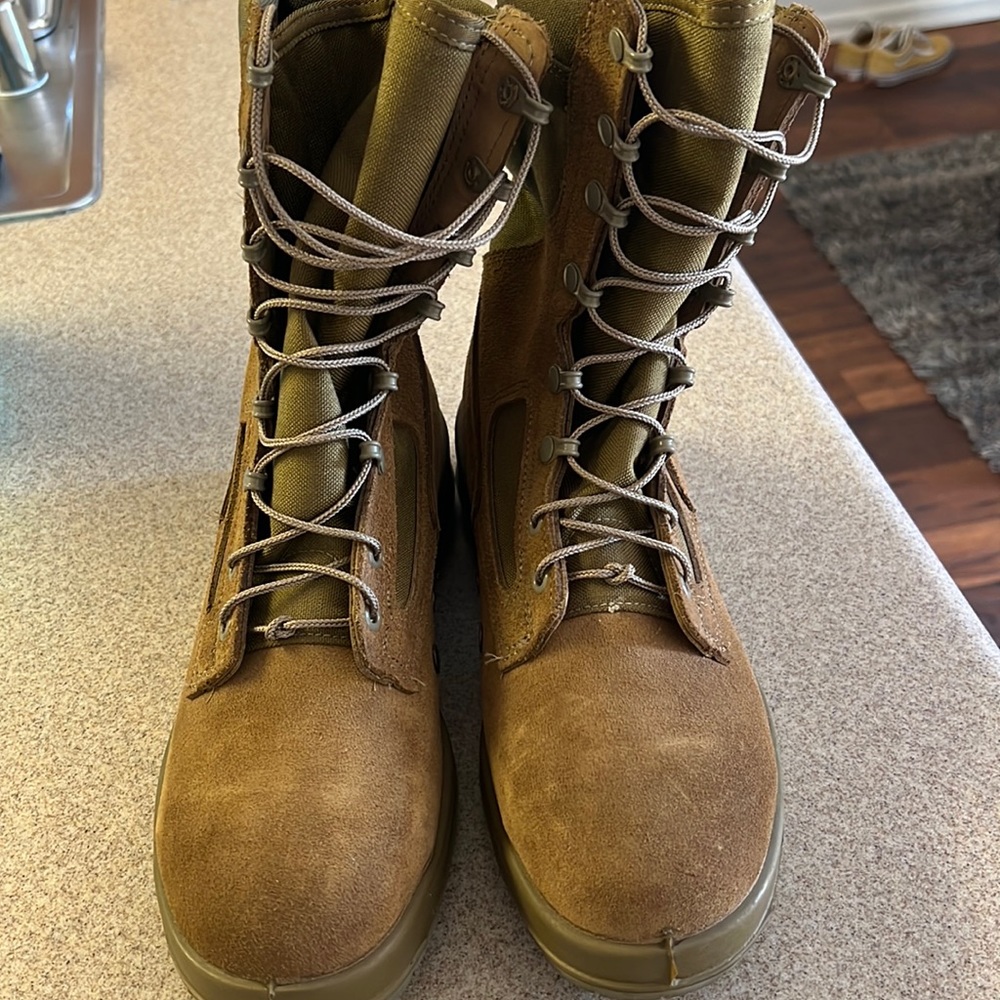 Belleville USMC boots. 9.5